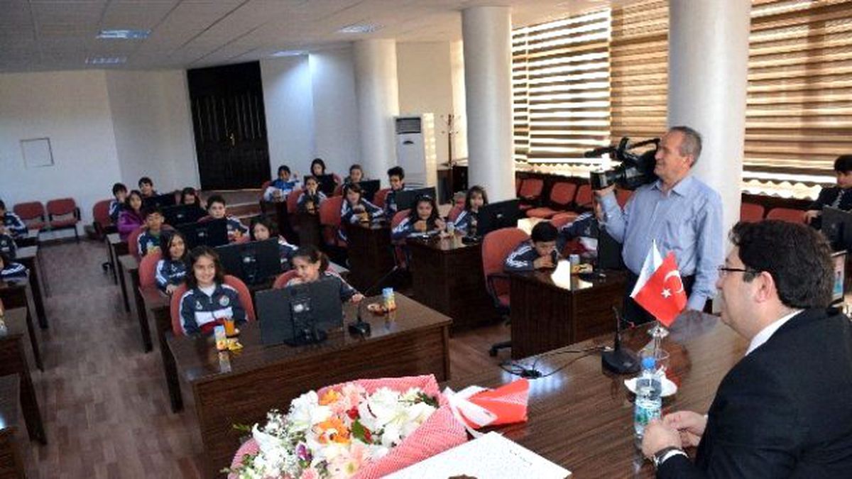 Minik Folklor Ekibinden Başkan Yazgı\'ya Ziyaret
