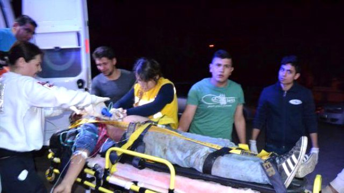Takla Atan Otomobilde Sıkışan Genç Hayatını Kaybetti