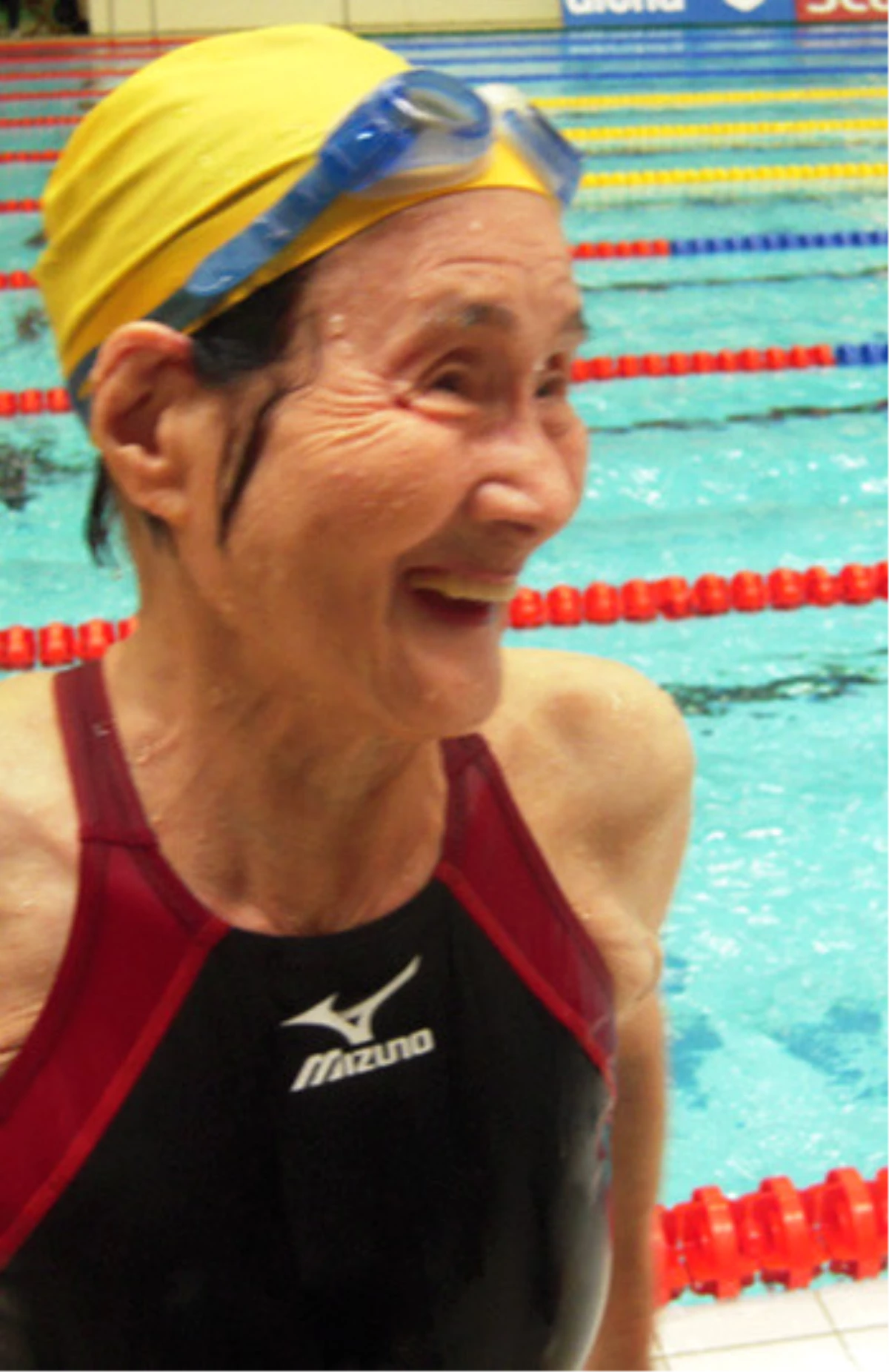 100 Yaşındaki Japon Kadın, 1500 Metre Yüzdü