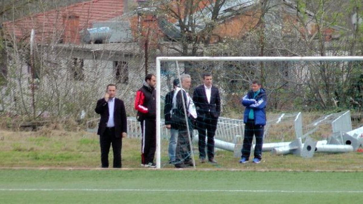Akçakoca Şehir Stadının Işıklandırma Çalışması Başladı