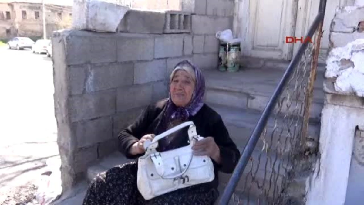 Çantasından Parası Çalınan Yaşlı Kadın Gözyaşlarına Boğuldu