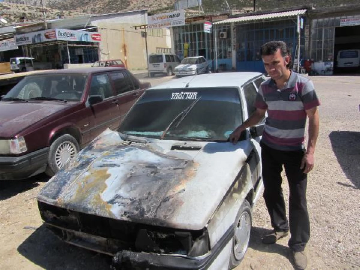 Alev Topuna Dönen Otomobilinden Canını Zor Kurtardı