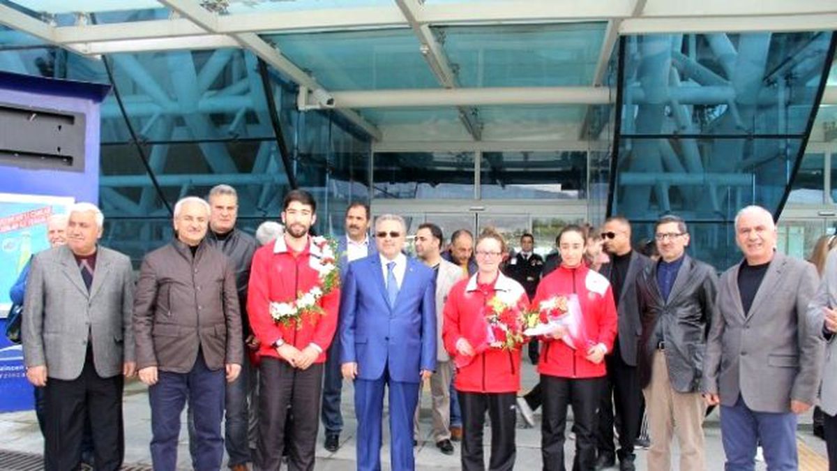 Avrupa Üçüncüsü Sporcuya Coşkulu Karşılama