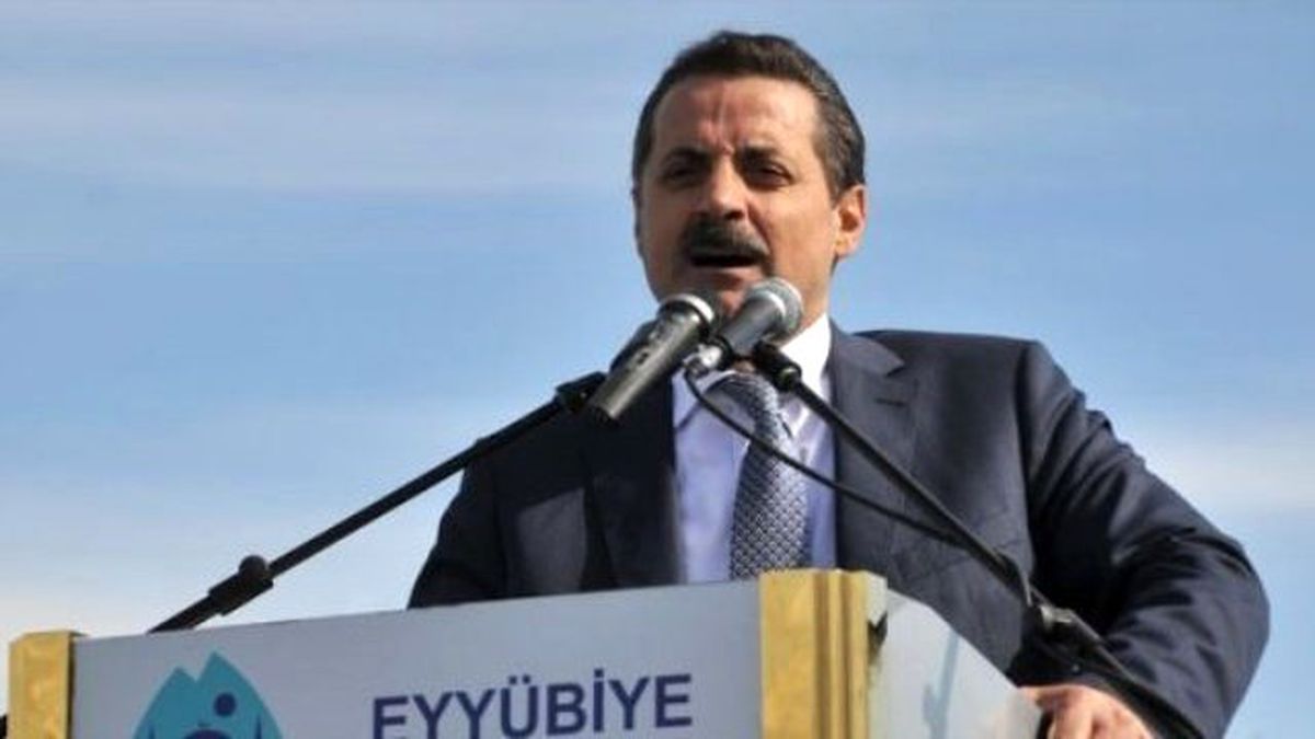 Bakanlığı da Siyaseti de Bırakıyor!