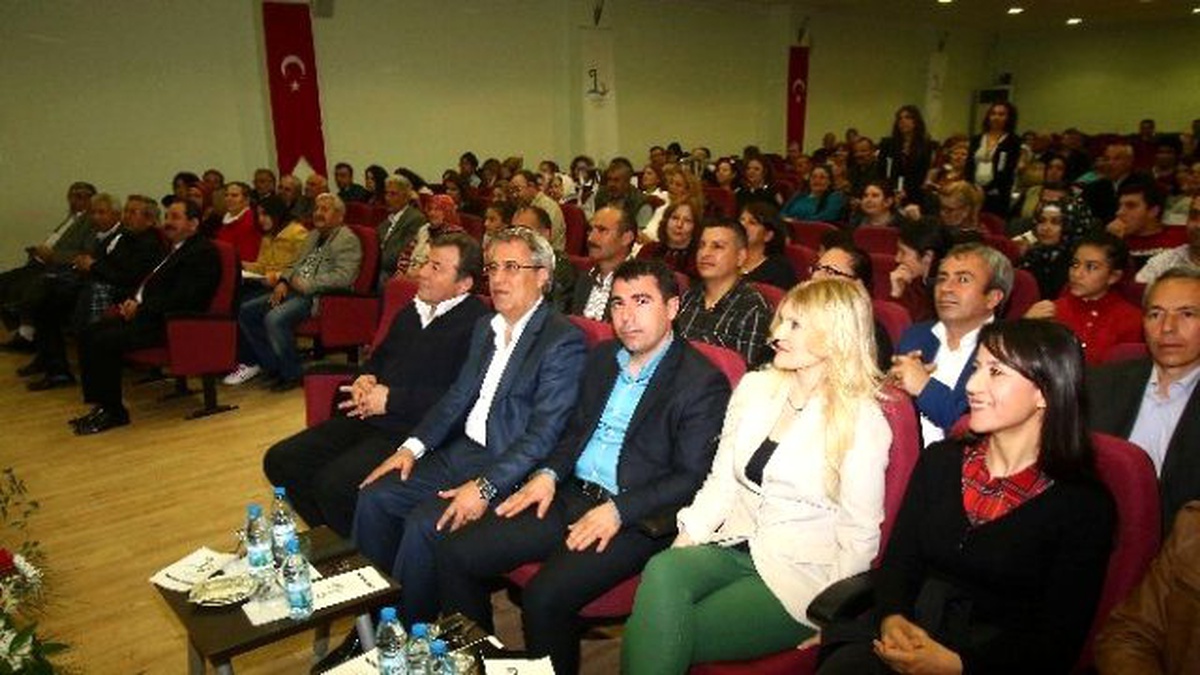 Bayraklı\'da Türk Halk ve Türk Sanat Müziği Konseri