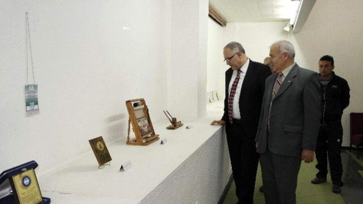 Emekli Başmüfettiş Ödüllerini Sergiledi