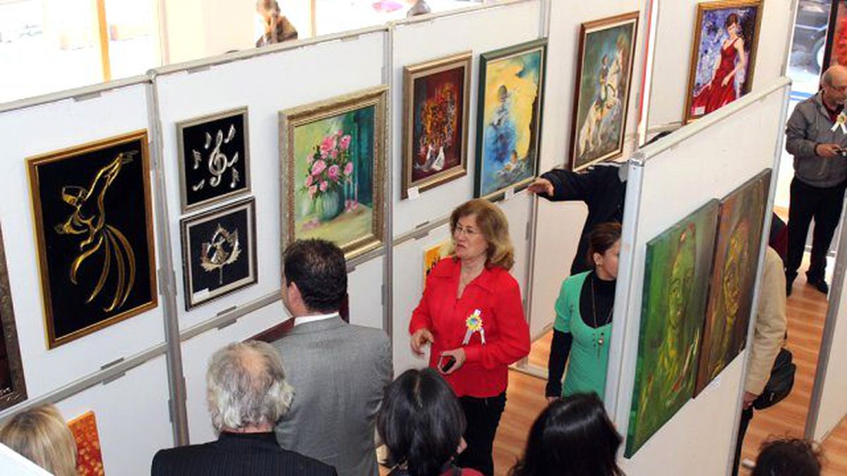 Foça\'da "ÖRGÜTLÜ Sanat İçin Dayanışma Sergisi"