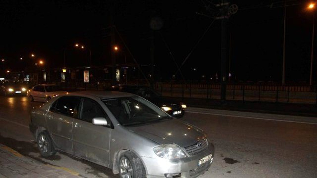 Gaziantep\'te Alkollü Sürücü Tramvay Yoluna Girdi