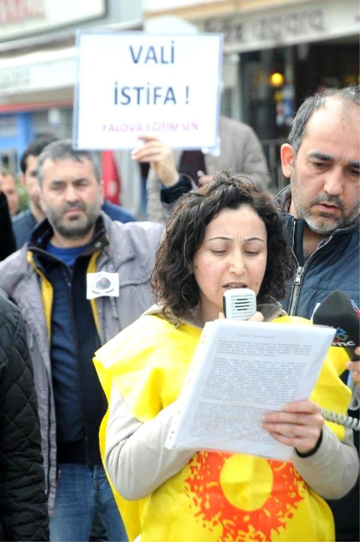 Halil Öğretmenin Okulunda Önce Saygı Duruşu Sonra Dersbaşı (2)