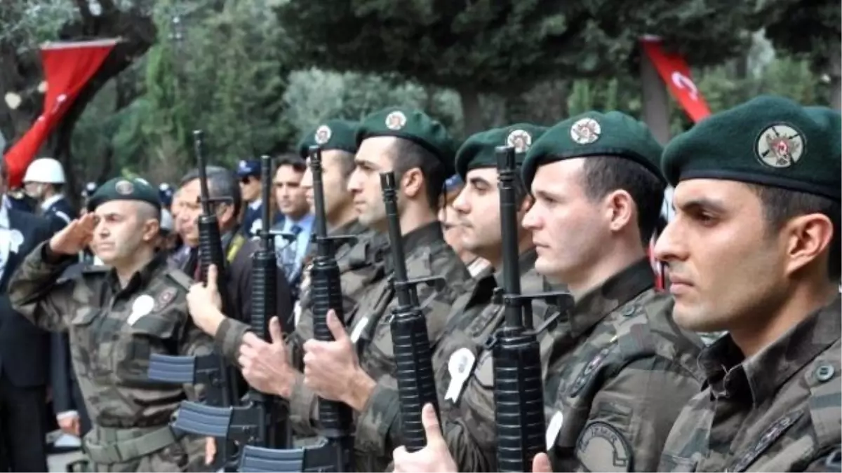 İzmir Işıkkent Polis Şehitliğinde Anma Töreni