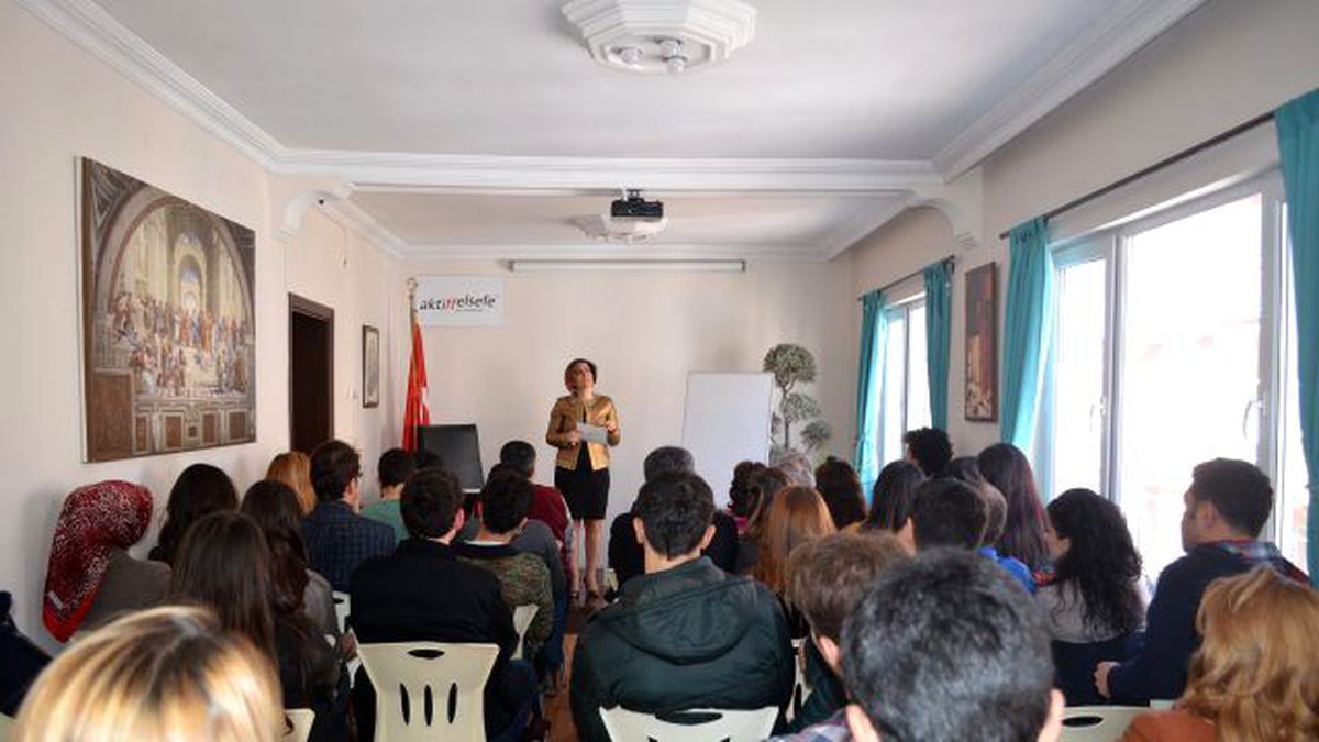 Kant Konferansı Çok Beğenildi