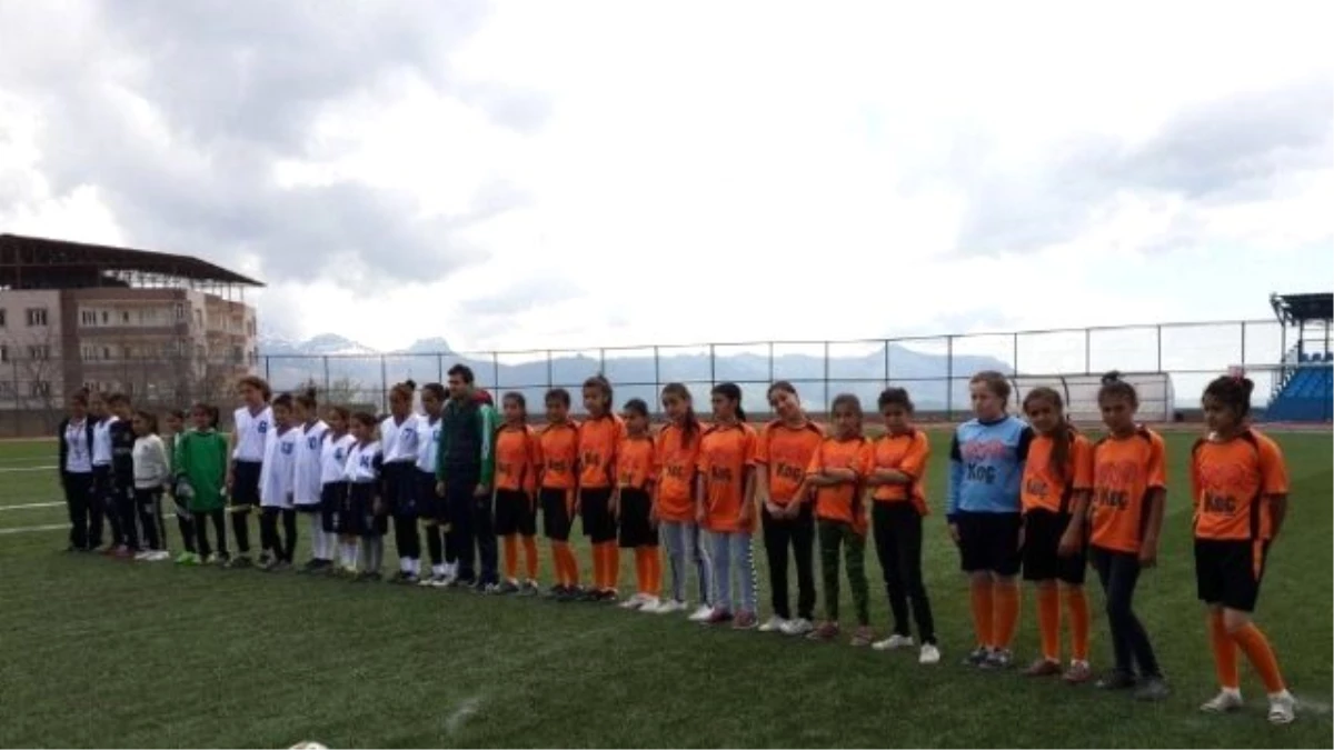 Koç Ortaokulu Kız Futbol Takımı İl Birincisi Oldu