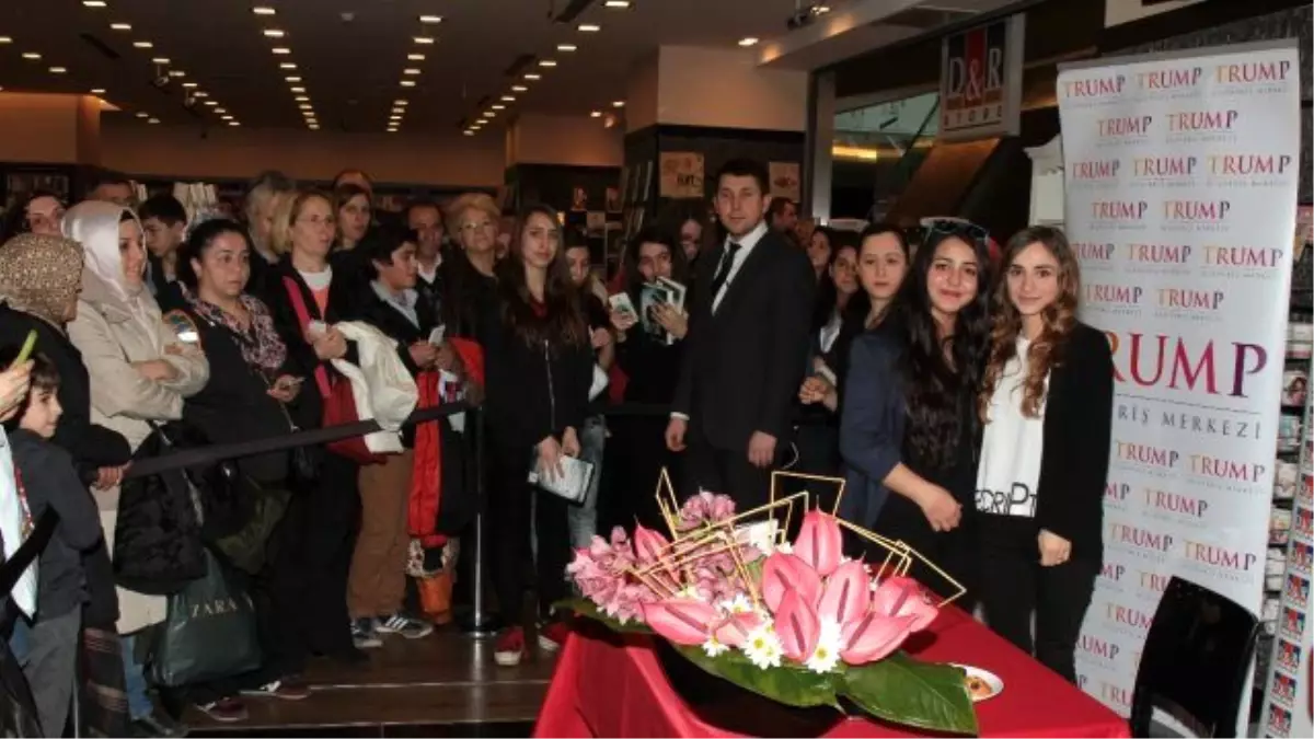 Kötü Çocuk\'un Yazarı Büşra Küçük\'e Genç Kızlar Akın Etti!