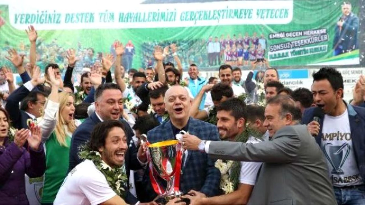 Manisa Büyükşehir Belediyespor\'da Kupa Sevinci