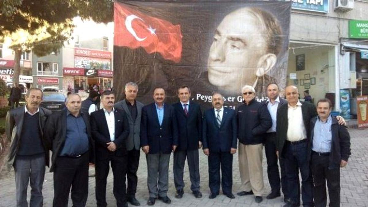 MHP Aliağa Teşkilatı Türkeş\'i Andı