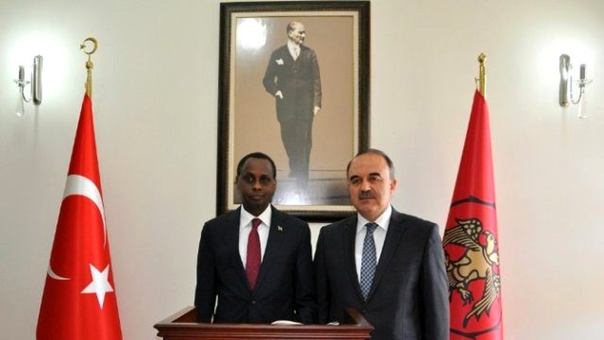 Ruanda Büyükelçisi Vali Erol\'u Ziyaret Etti