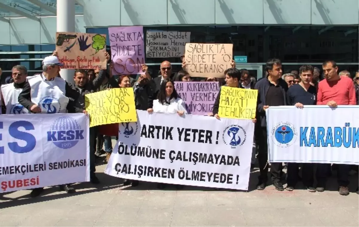 Sağlık Çalışanları, Doktora Yapılan Saldırıyı Kınadı