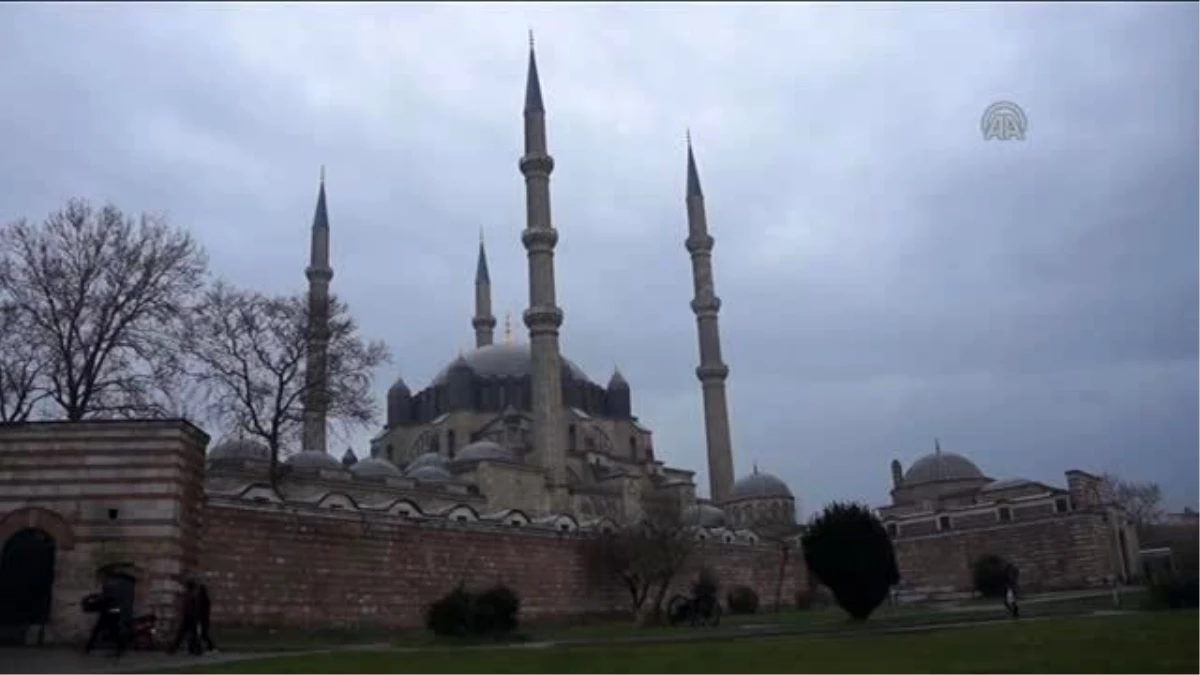 Selimiye Camisi\'ne Çorapsız Girilemeyecek