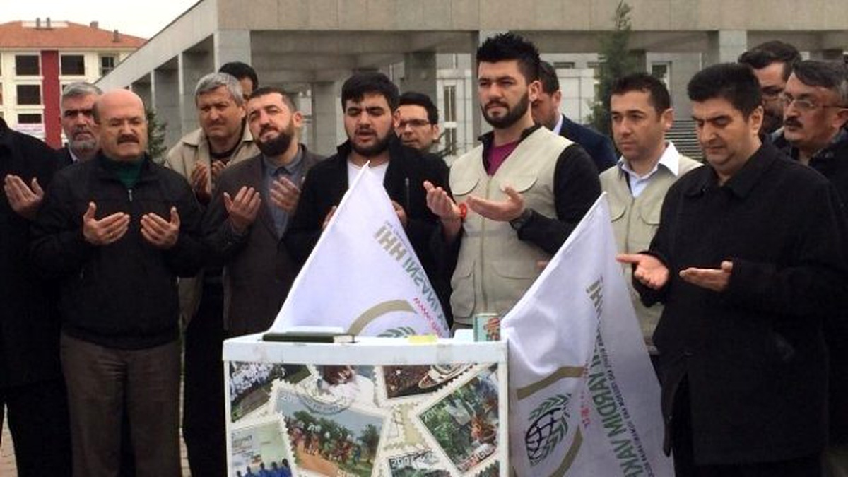 Suriye\'ye Yardım Tır\'ı Dualarla Uğurlandı