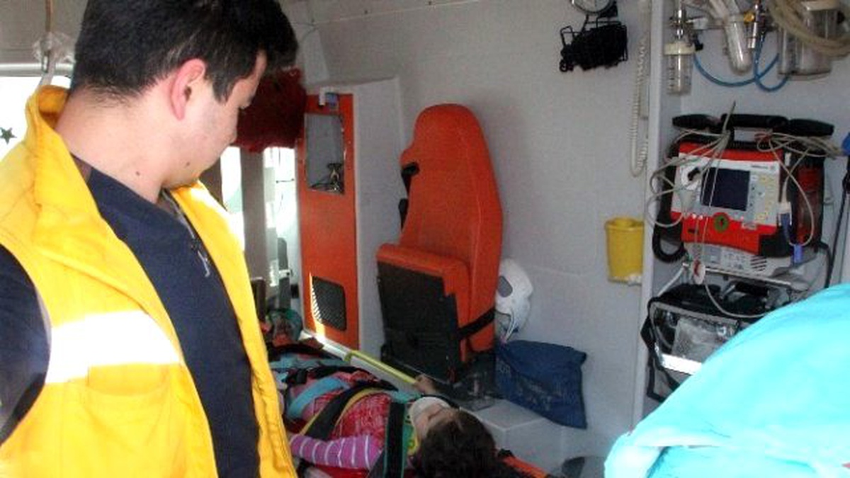 Yolun Karşısına Geçmeye Çalışan Küçük Kıza Otomobil Çarptı