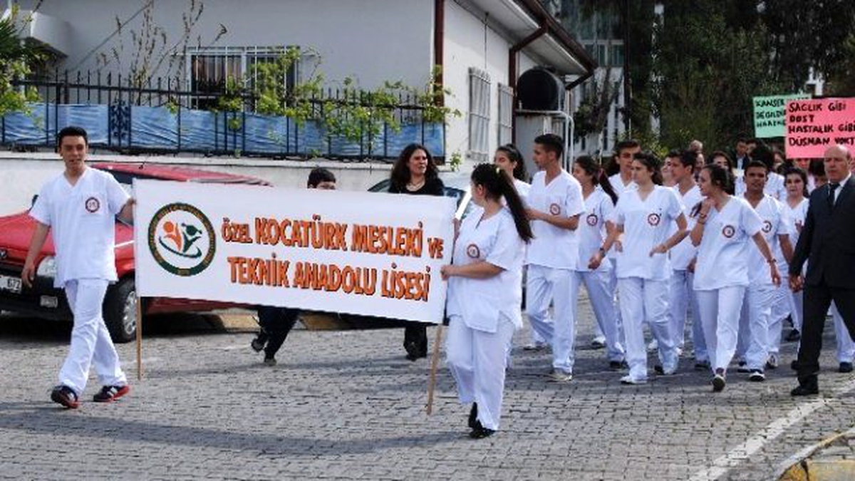 Aydın\'da Sağlık Meslek Liseleri Sağlık İçin Yürüdü