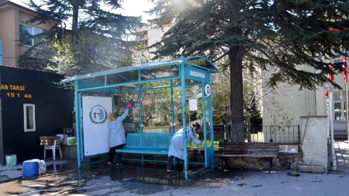 Bozüyük\'teki Duraklarda Bahar Temizliği