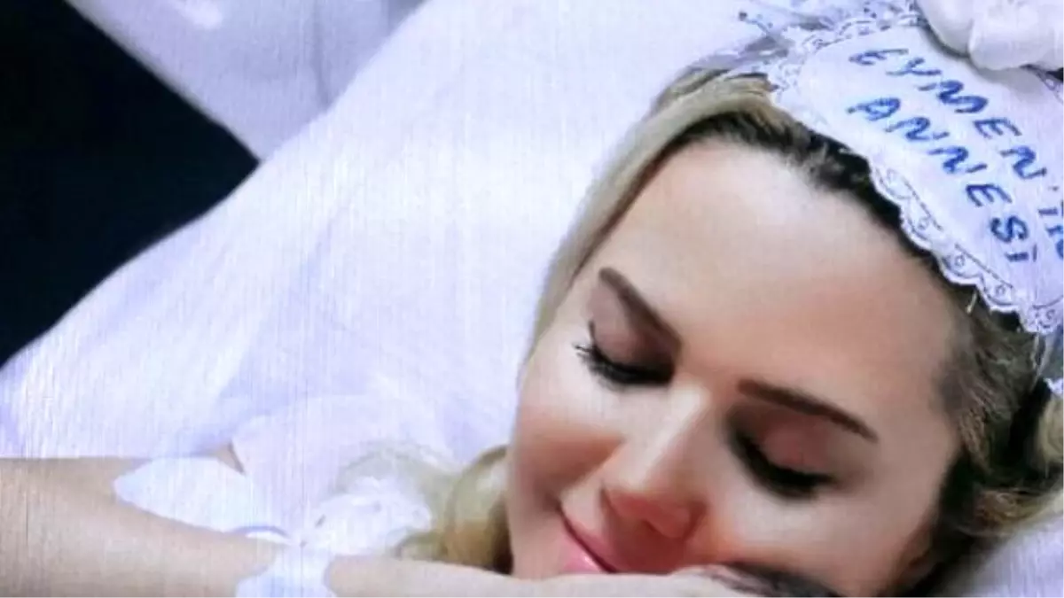 Bu Sabah Anne Olan Ece Erken Twitter\'da Trend Topic Oldu