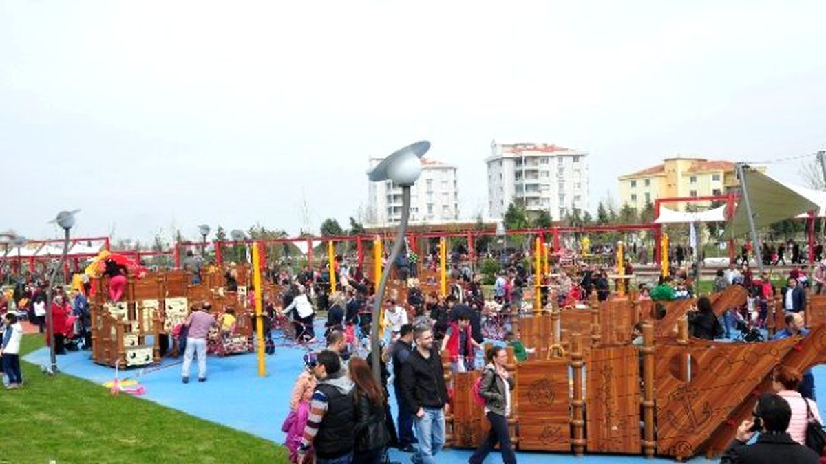 Büyükşehir 16 Bin Kişiyi Atatürk Kent Parkı\'na Taşıdı