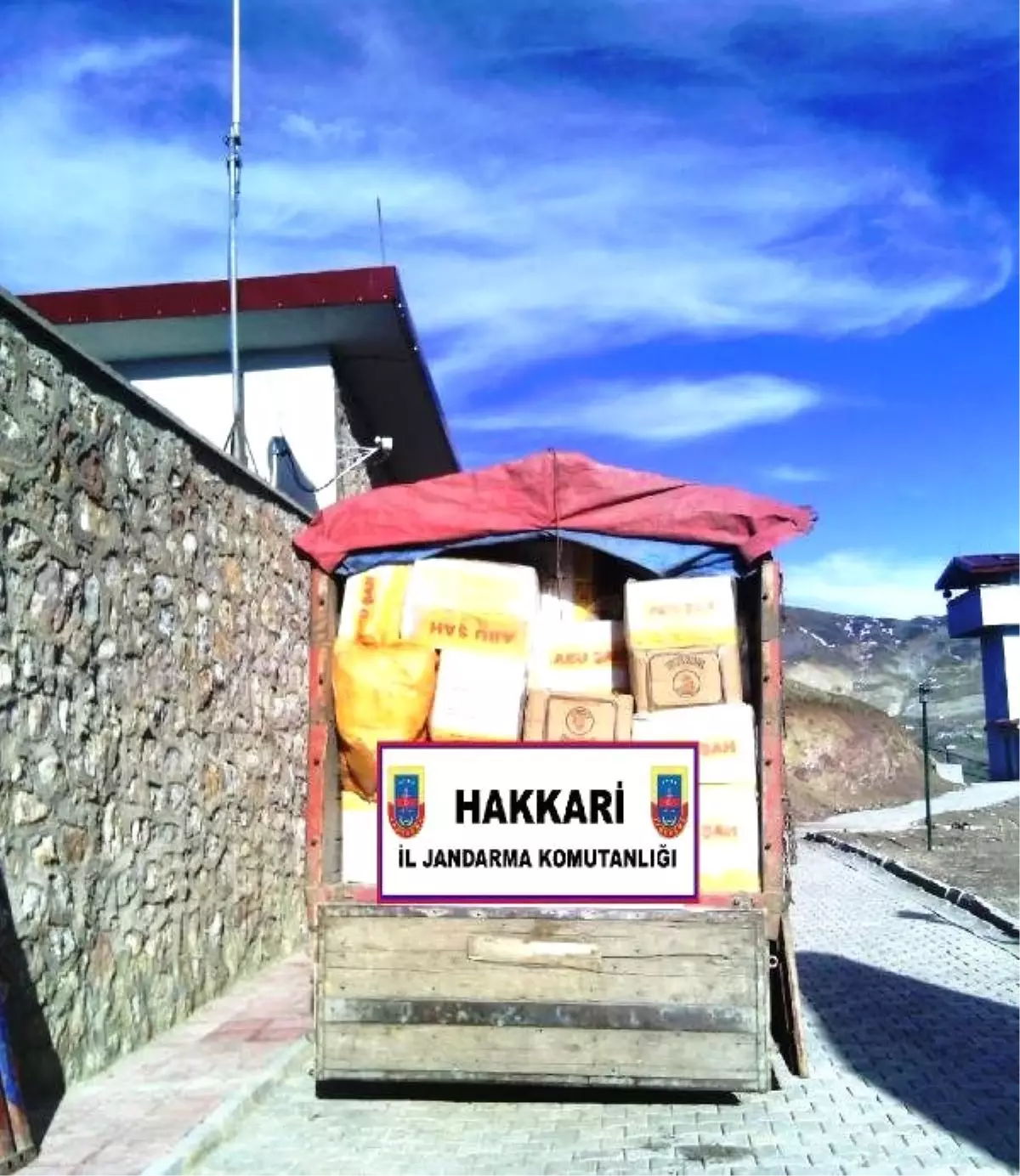 Hakkari\'de 3 Ton Kaçak Çay Ele Geçirildi.