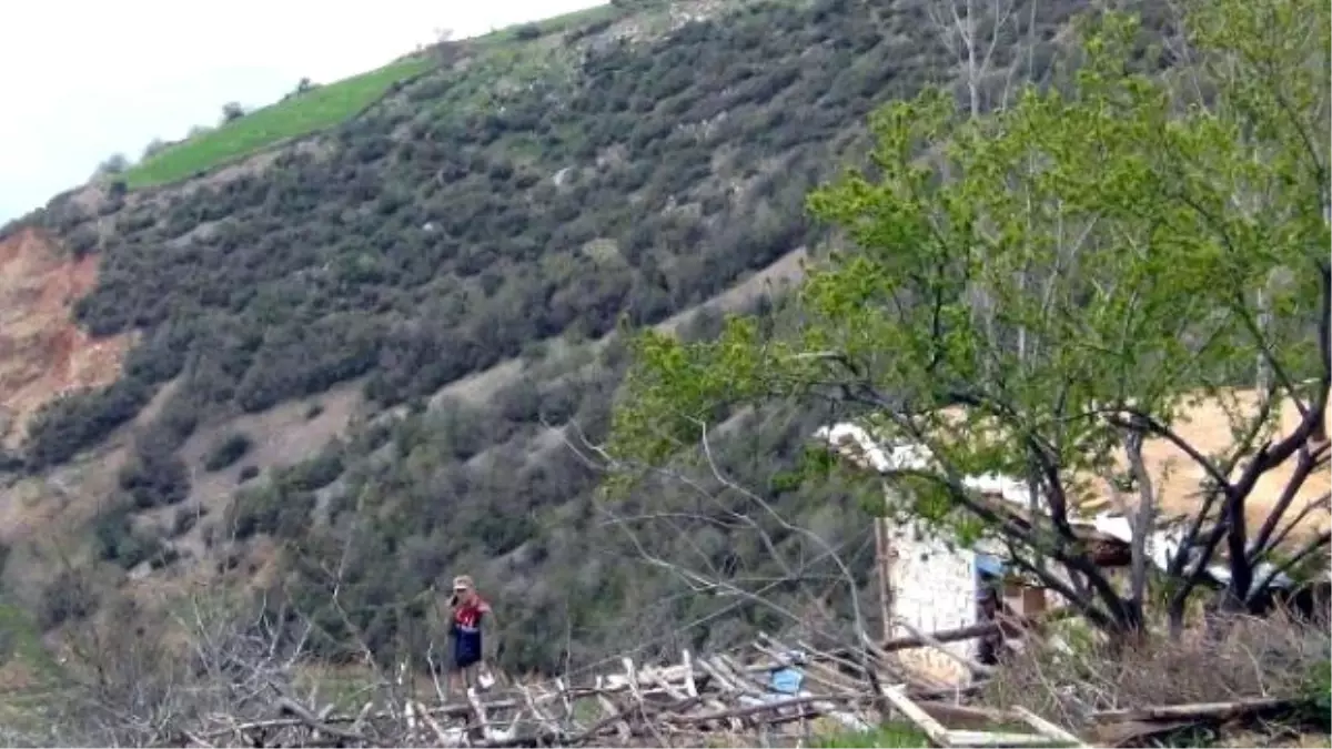 Çocukları Elinden Alınan Koca, Babası ve Eşini Öldürüp İntihar Etti