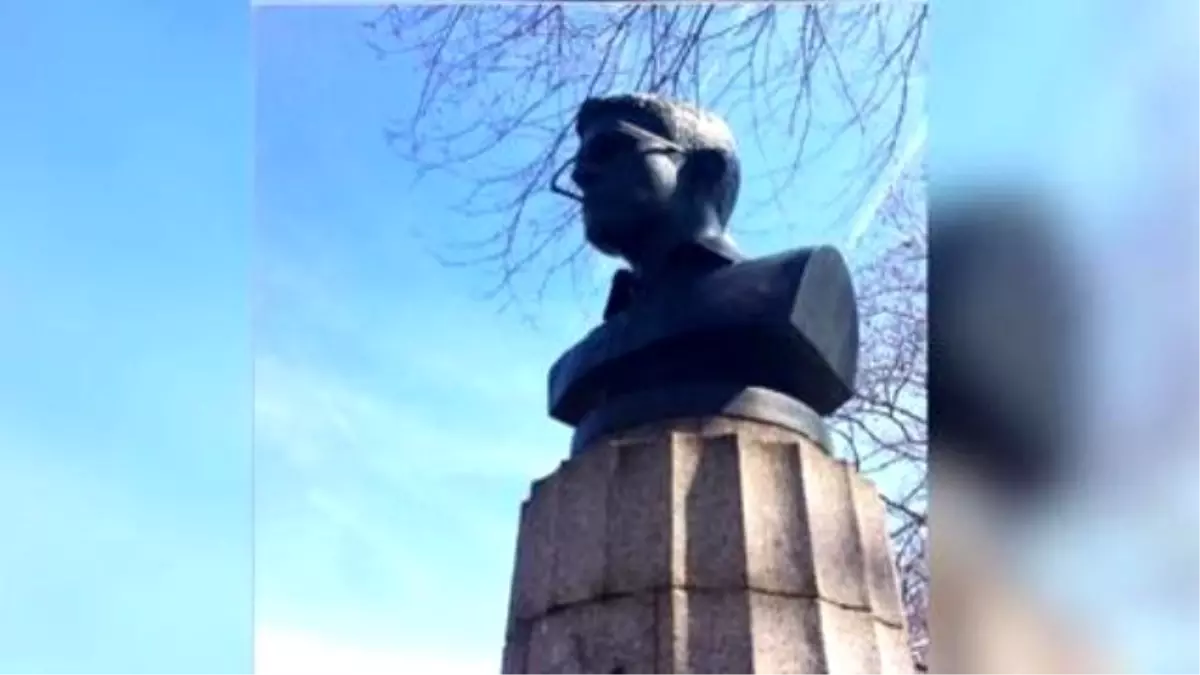 Officials Remove Edward Snowden Statue Snuck Into Nyc Park