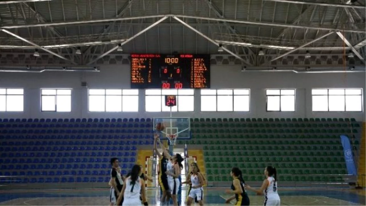 Rize\'de Basketbol Yıldız Kızlar Anadolu Şampiyonası Başladı