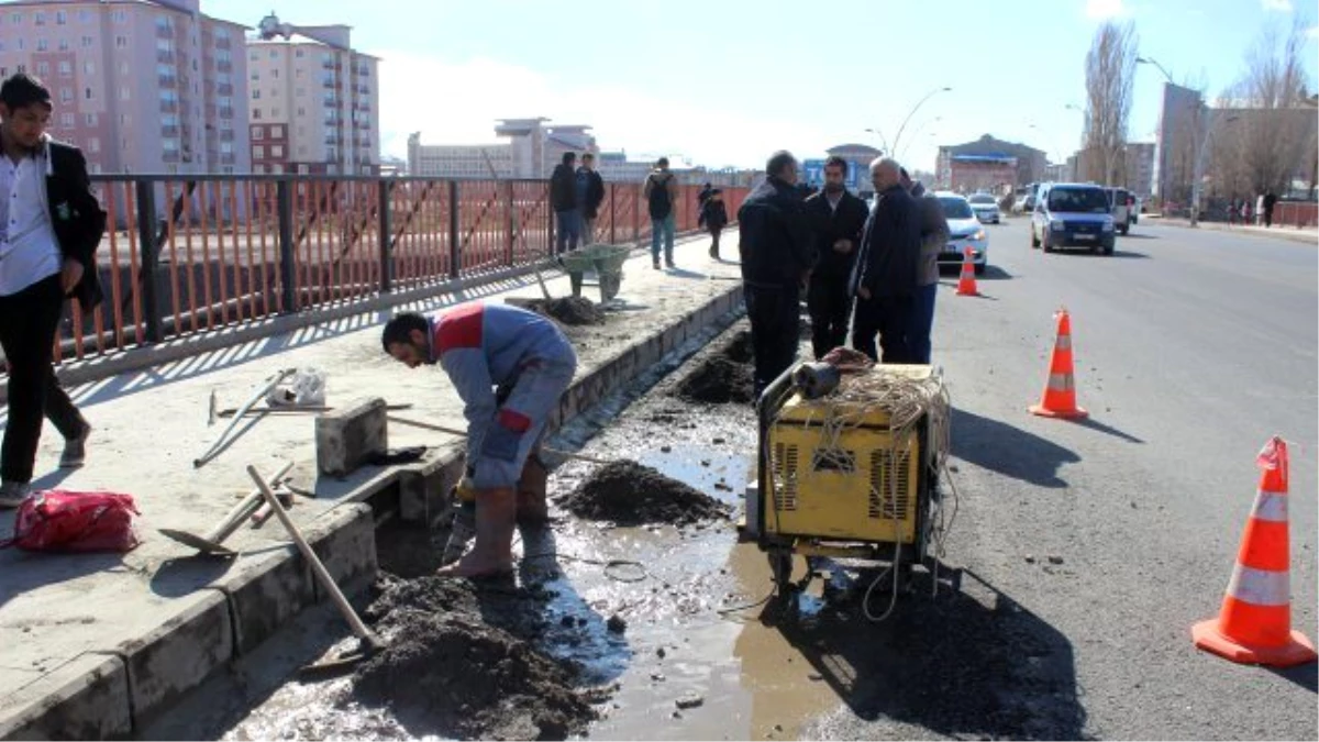 Ağrı Belediyesi Yol ve Kaldırım Onarım Çalışmaları