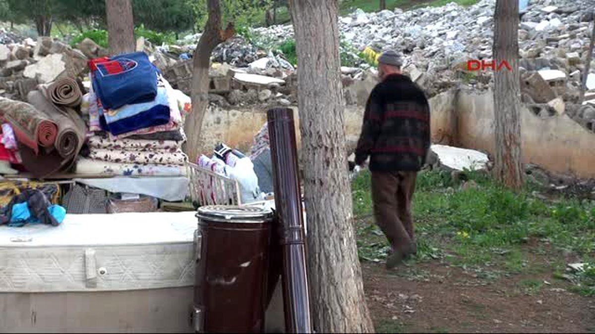 Baba-Kız Sokakta Kaldılar