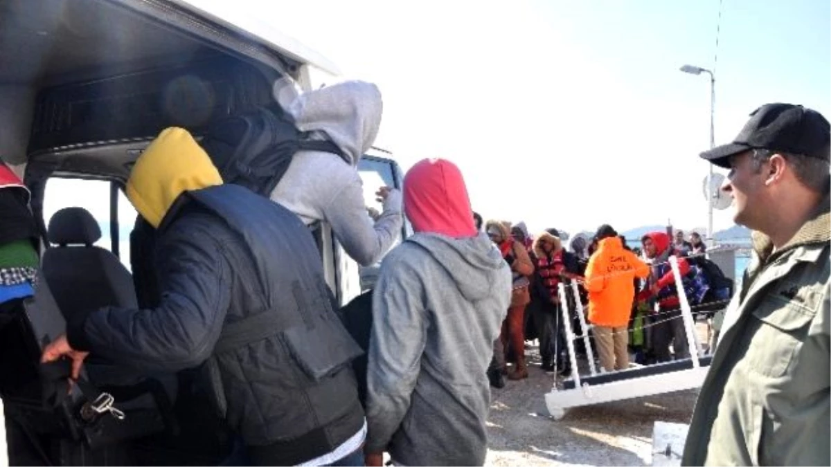 Balıkesir\'de 44 Kaçak Göçmen Yakalandı