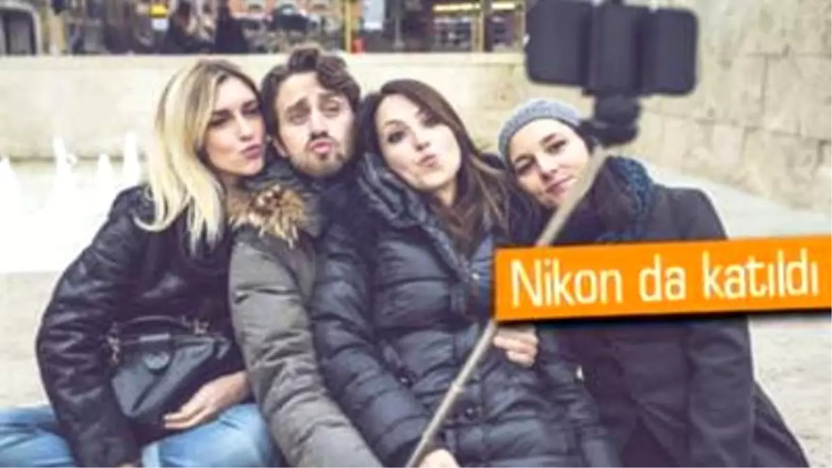 Bu da Nikon\'un Selfie Çubuğu