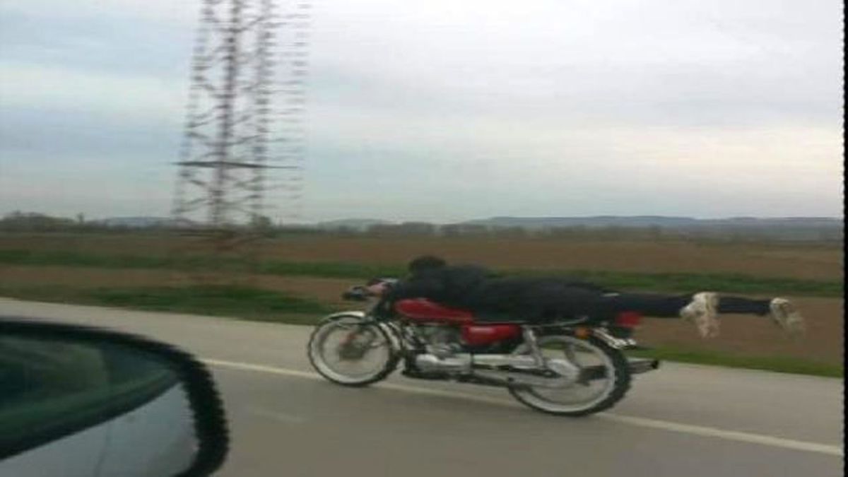 Dakikalarca Motosikleti Böyle Kullandı