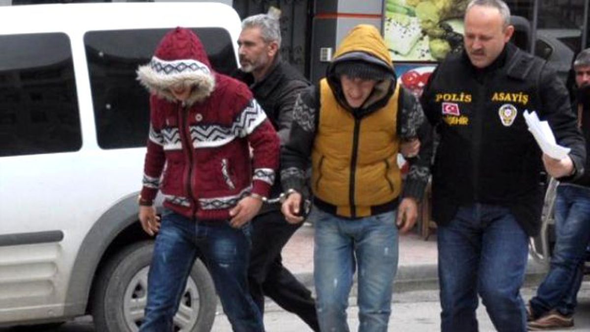 Hırsızlar Kaçamadan Yakalandı