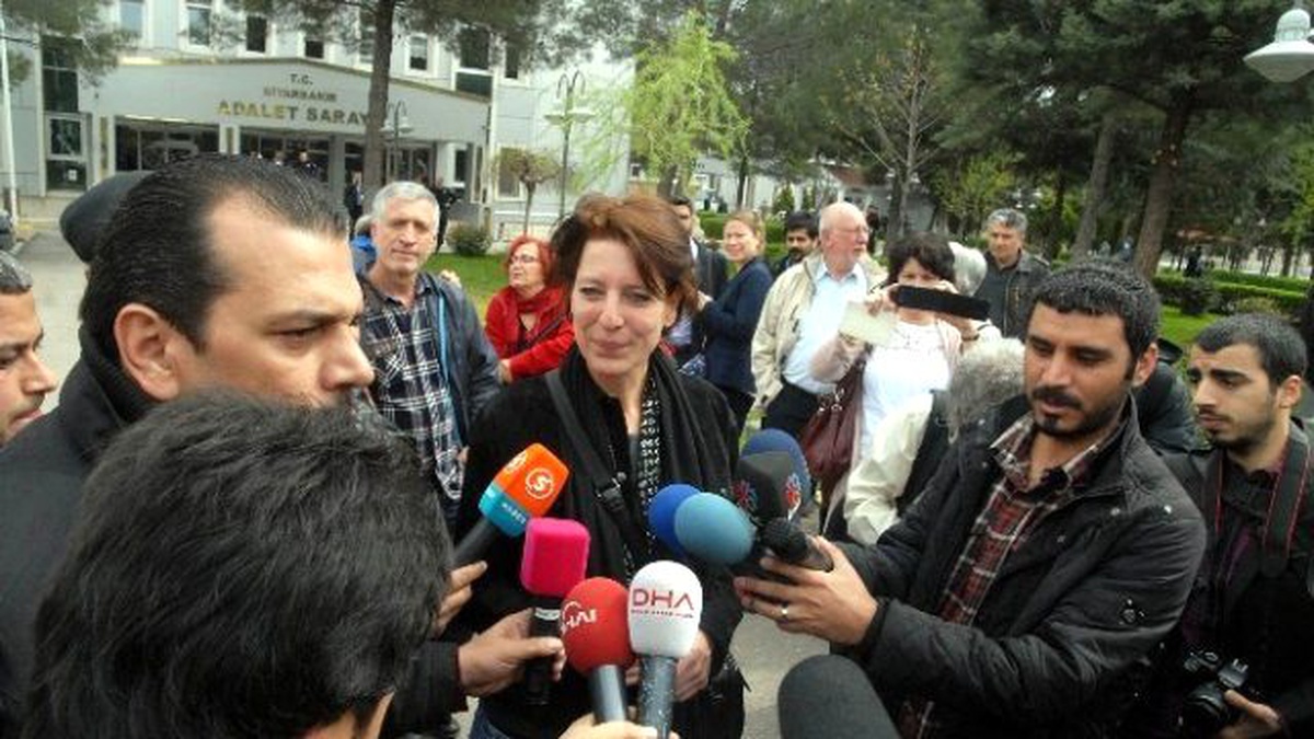 Hollandalı Gazetecinin Duruşması Ertelendi