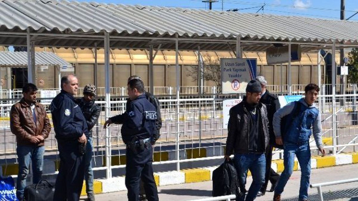 Kaçaklar Yanlış Trene Binince Yakayı Ele Verdi