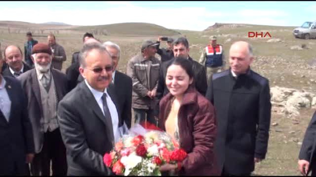 Kars\'ta Köylere Gelir Getirecek Ceviz Ağaçları Dikiliyor