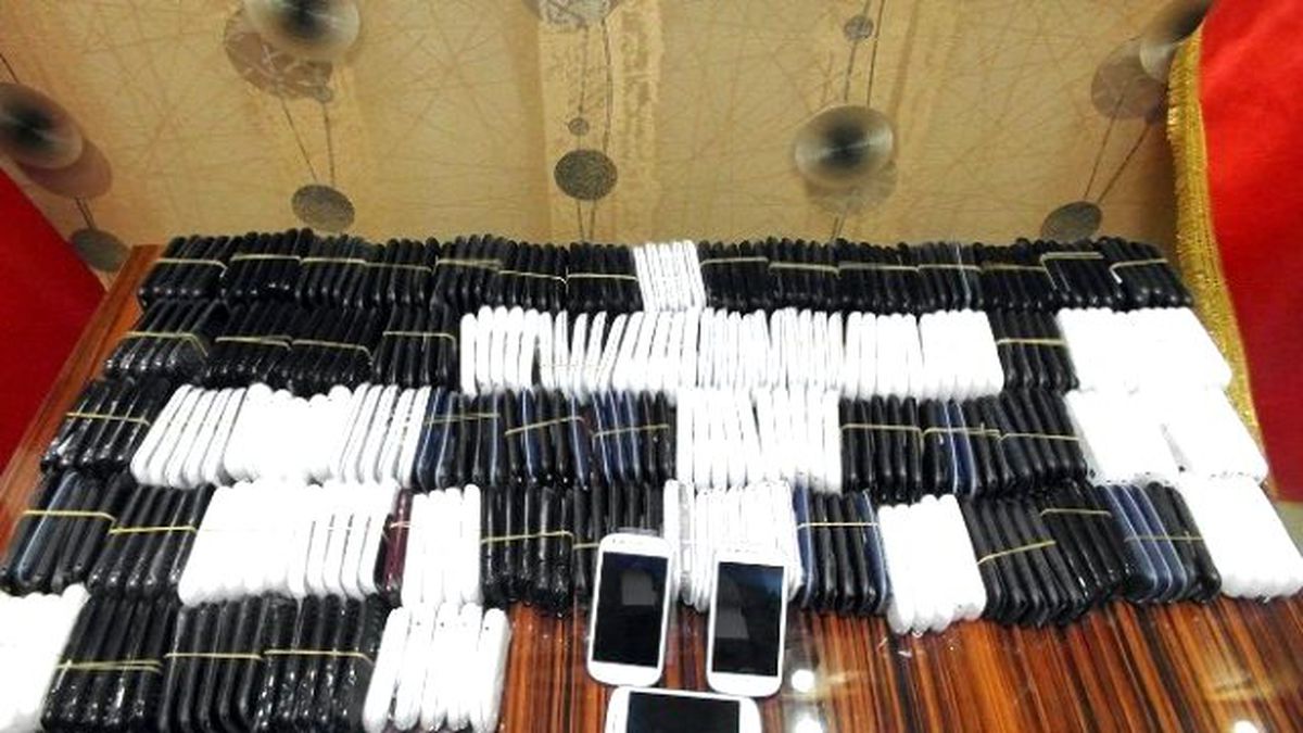 Mardin\'de 554 Adet Kaçak Cep Telefonu Ele Geçirildi