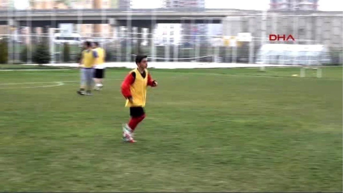 Sivas Polisler, Sevgi Evlerindeki Çocuklarla Futbol Oynadı