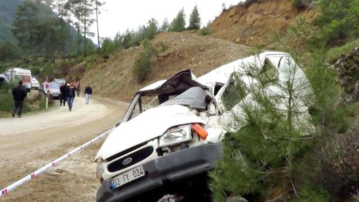 Üzerine Kaya Düşen Minibüsün Şoförü Öldü