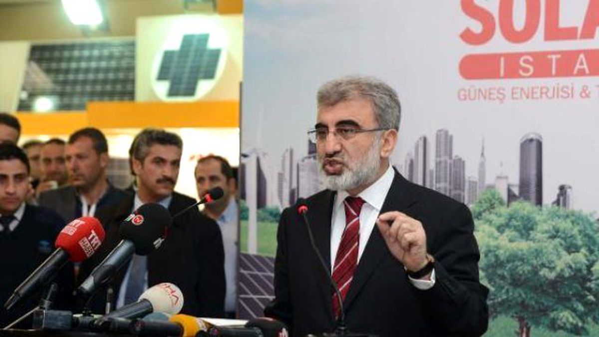 Bakan Yıldız\'ın Başbakanla Yaptığı Telefon Konuşması Dha Mikrofonuna Yansıdı.