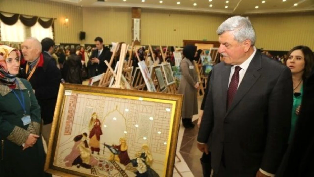 Başkan Karaosmanoğlu Ko-mek Sergisini Gezdi