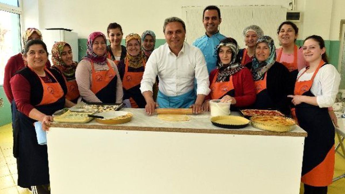 Başkan Uysal, Hamur Açtı