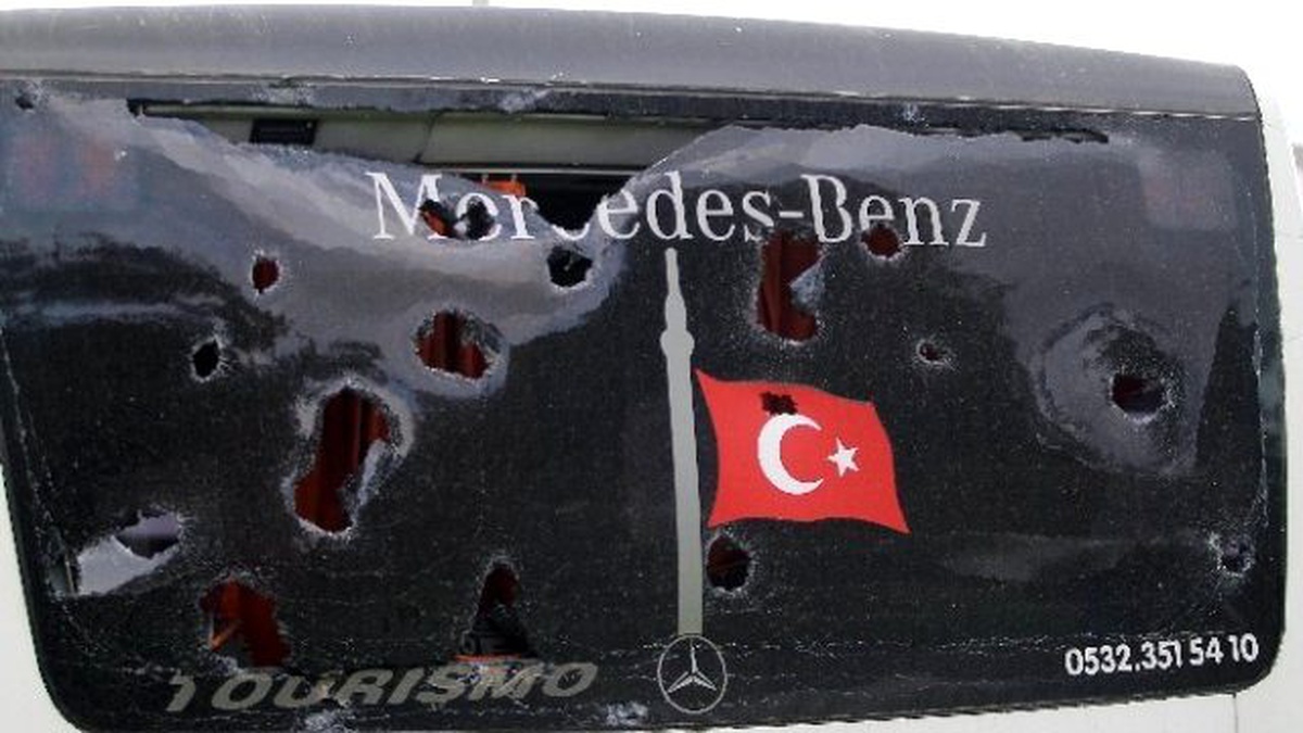 Beşiktaş Hentbol Takım Otobüsüne Taşlı Saldırı