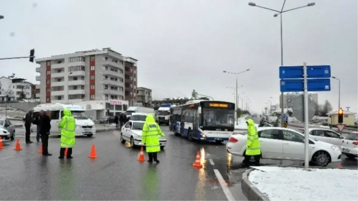 Denizli\'ye Nisan Ayında Kar Sürprizi