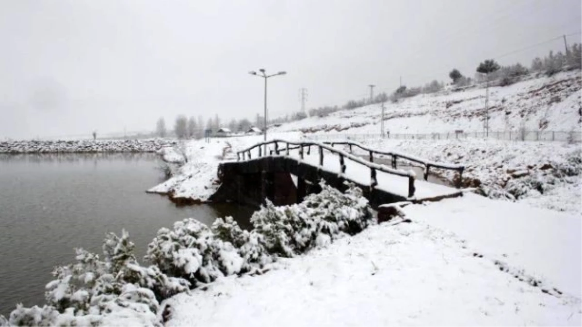 Derbent\'te Nisan Ayında Kar Yağışı